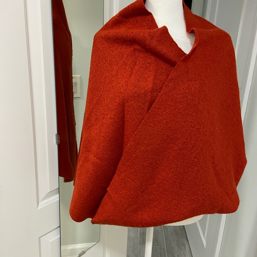 Unique Designer 100% Wool Orange/Red infinity Cardigan/Wrap Shawl Made in Europe - Picture 2 of 5